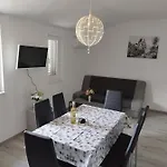 Triva 1 *